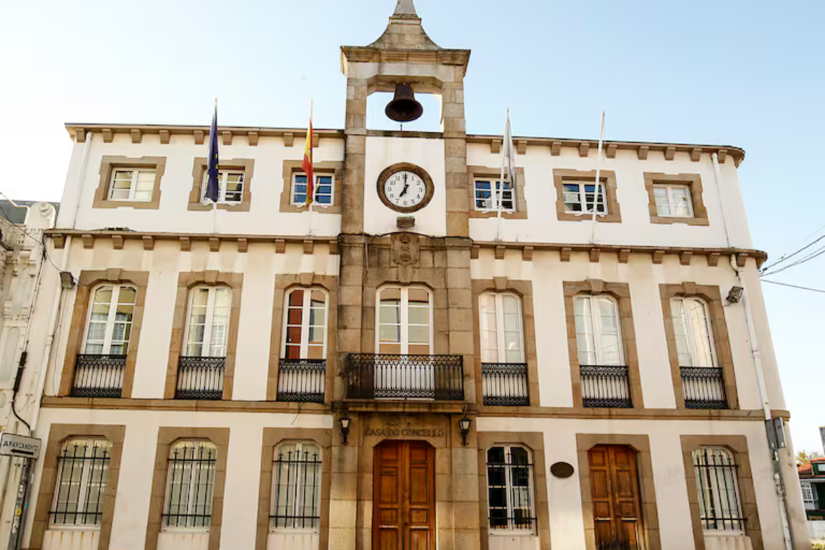 Lista provisional de admitidos para plaza de Administrativo/a en el Ayuntamiento de Mugardos