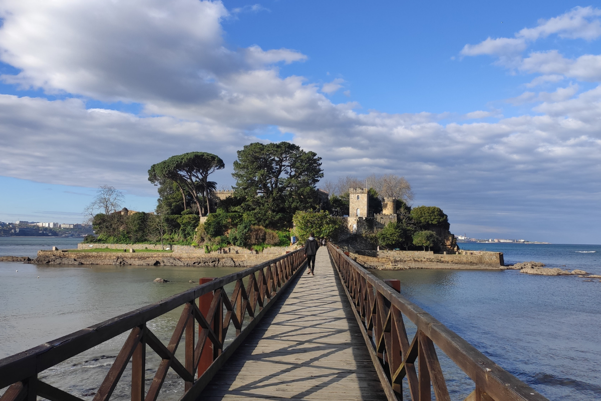 Lista definitiva de admitidos y fecha de examen para tres plazas de Administrativo/a en el Ayuntamiento de Oleiros