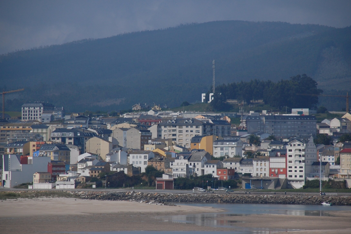 Convocatoria plaza Auxiliar Administrativo Ayuntamiento de Foz concurso-oposición 2025