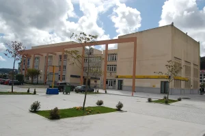 Convocatoria de 1 plaza de Auxiliar Administrativo en el Ayuntamiento de Cee publicada en el BOE.