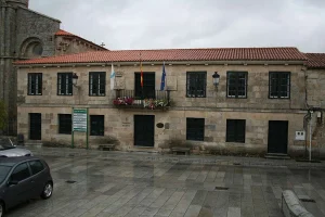 Oferta de Empleo Público 2026 del Ayuntamiento de Xunqueira de Ambía con una plaza de Auxiliar Administrativo.